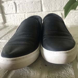 Black casual sneakers. Size 7 Kenneth Cole